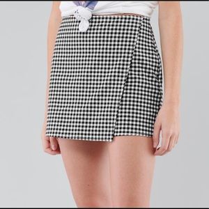 Cute high-rise gingham skort